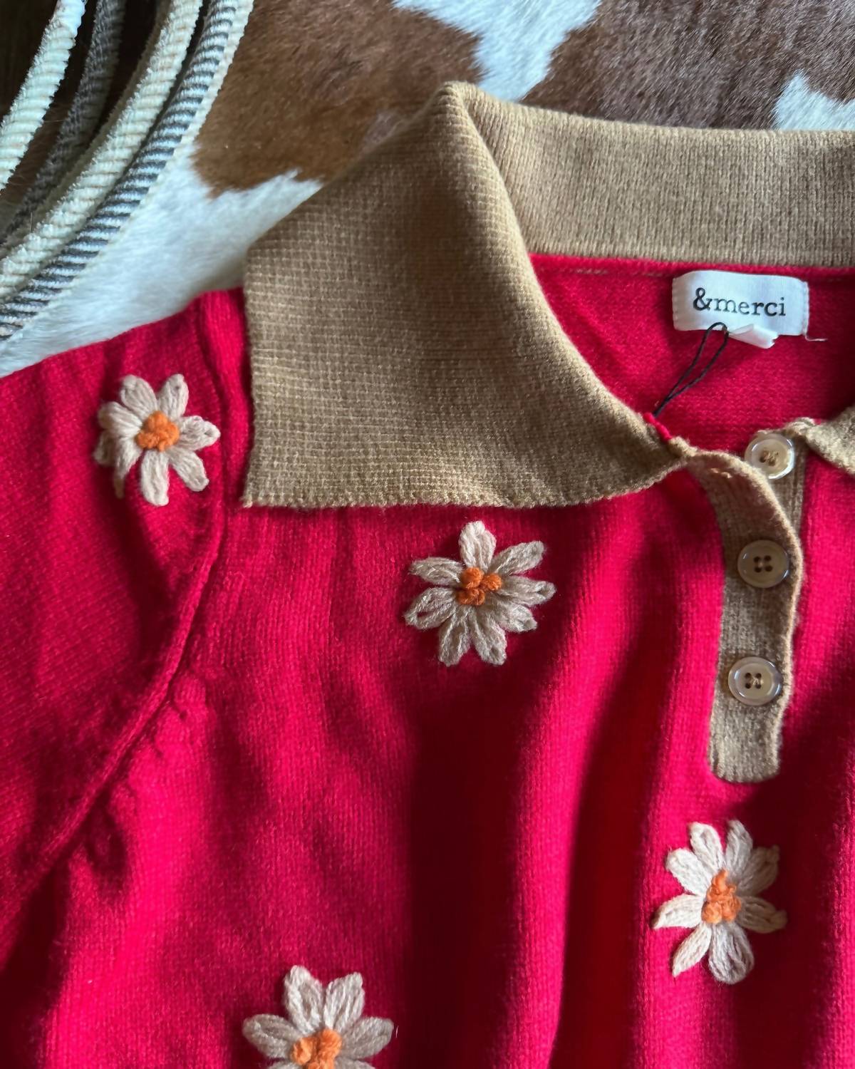 &Merci - Women's Daisy Drive Sweater Tee