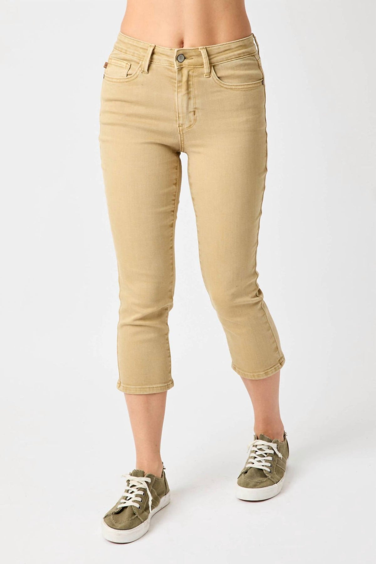 Judy Blue - Mid Rise Capri Pants