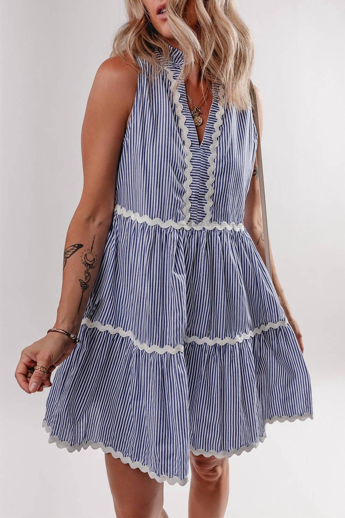 Aapparella - Striped Trim Sleeveless Dress