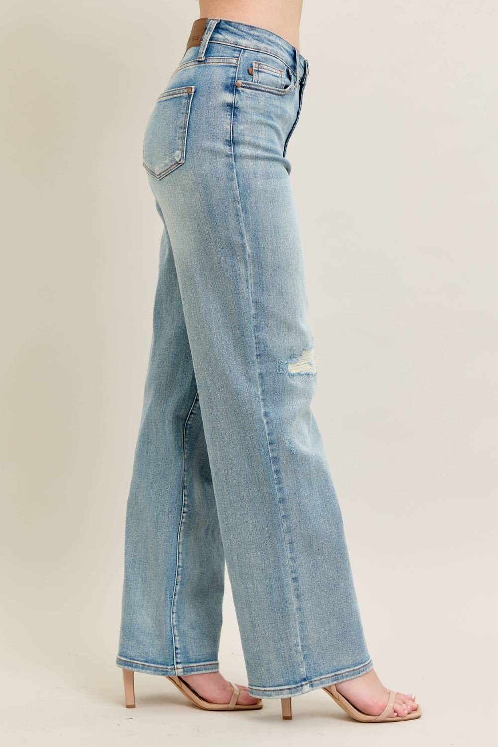 judy-blue-destroy-and-knee-patch-straight-jean