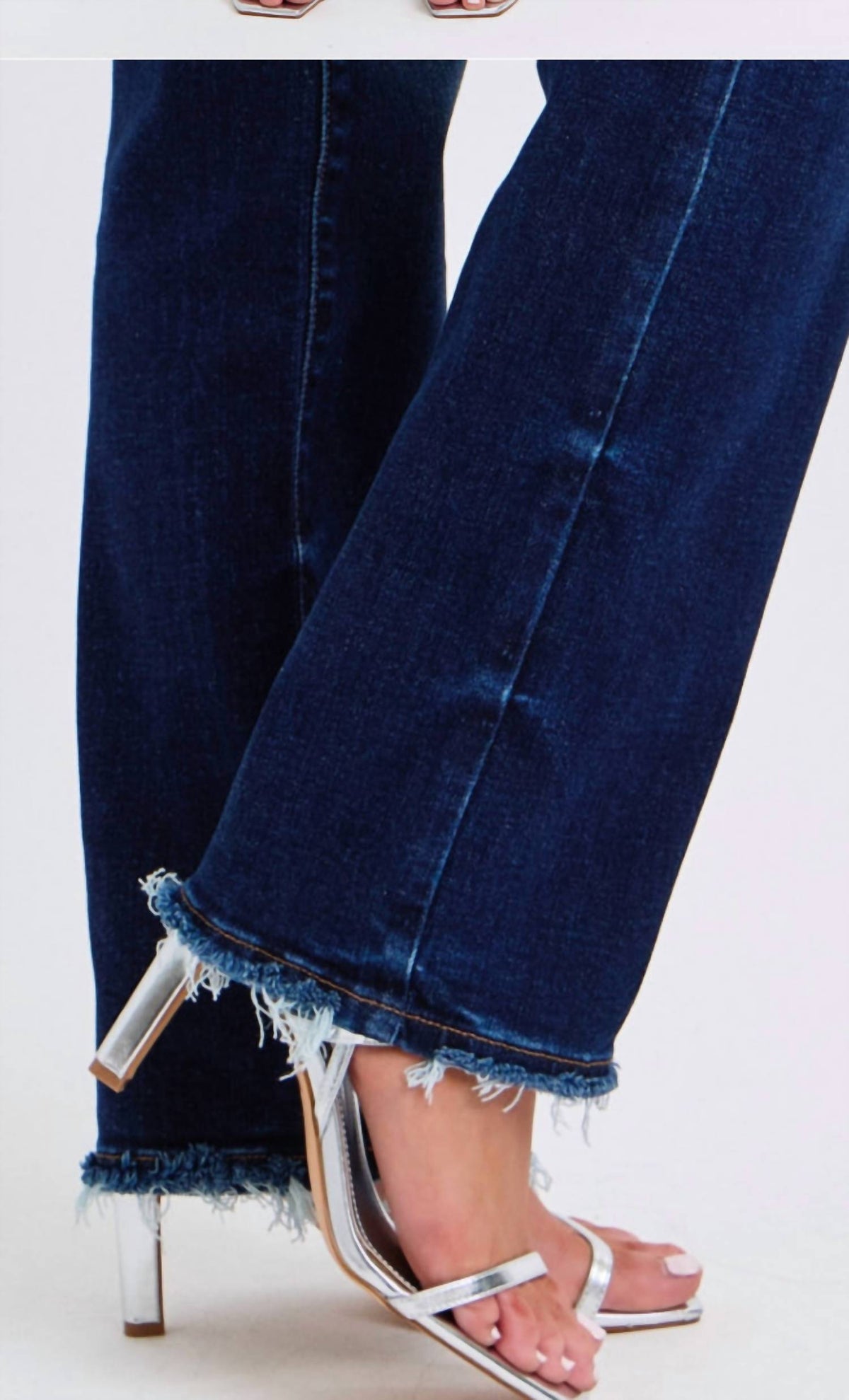Judy Blue - Med Rise Straight Leg With Fray Hem Jean