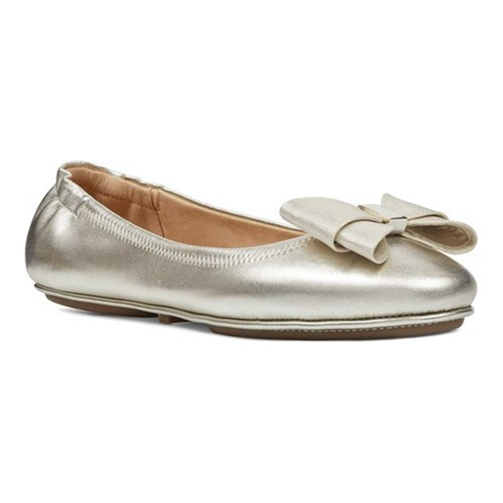 Bandolino Women's Faudoa Bow Flat Gold Size 5 M