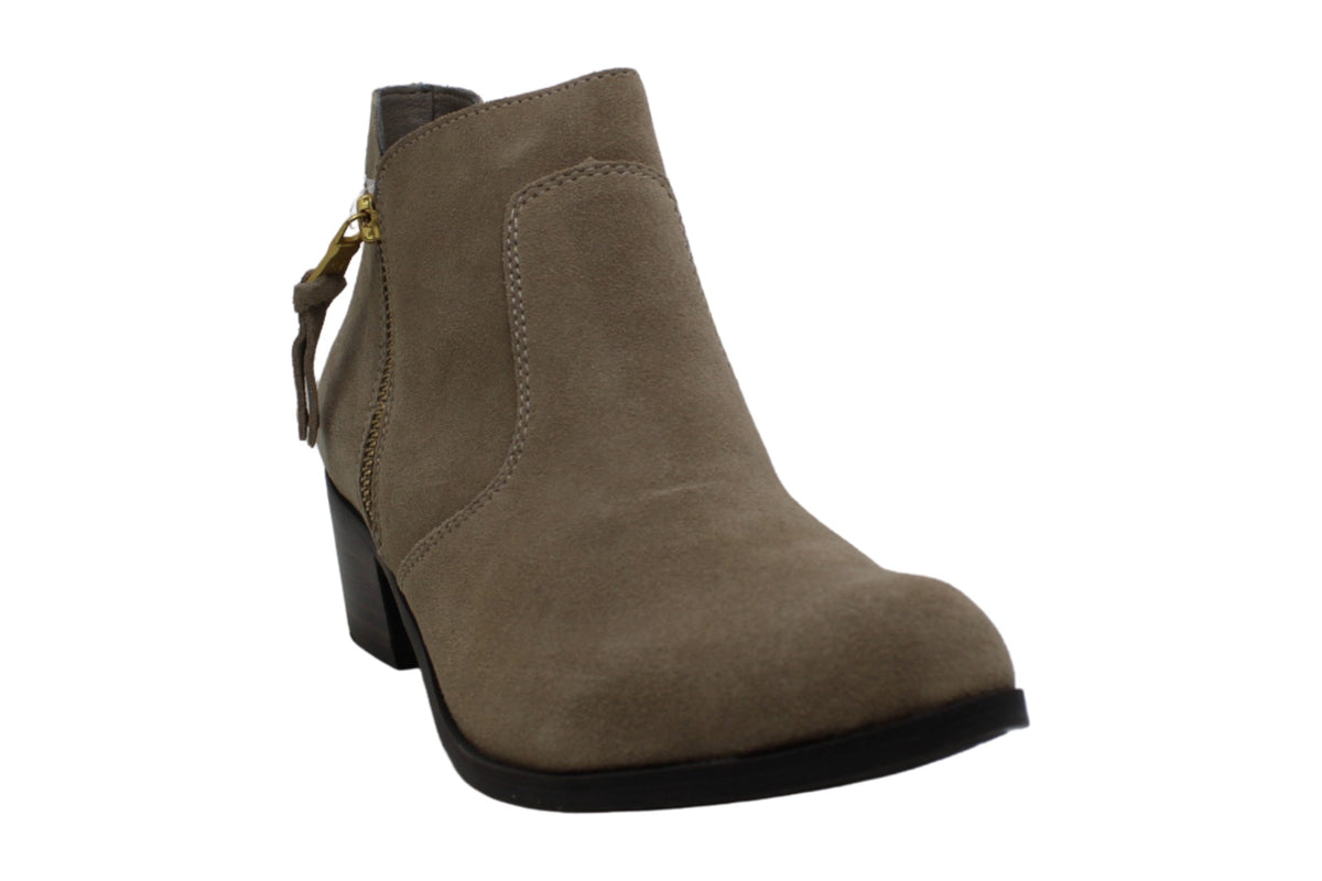 Bare Traps Women's Uriel Leather Closed Toe Ankle Fashion Boots BrownN Size 8 M