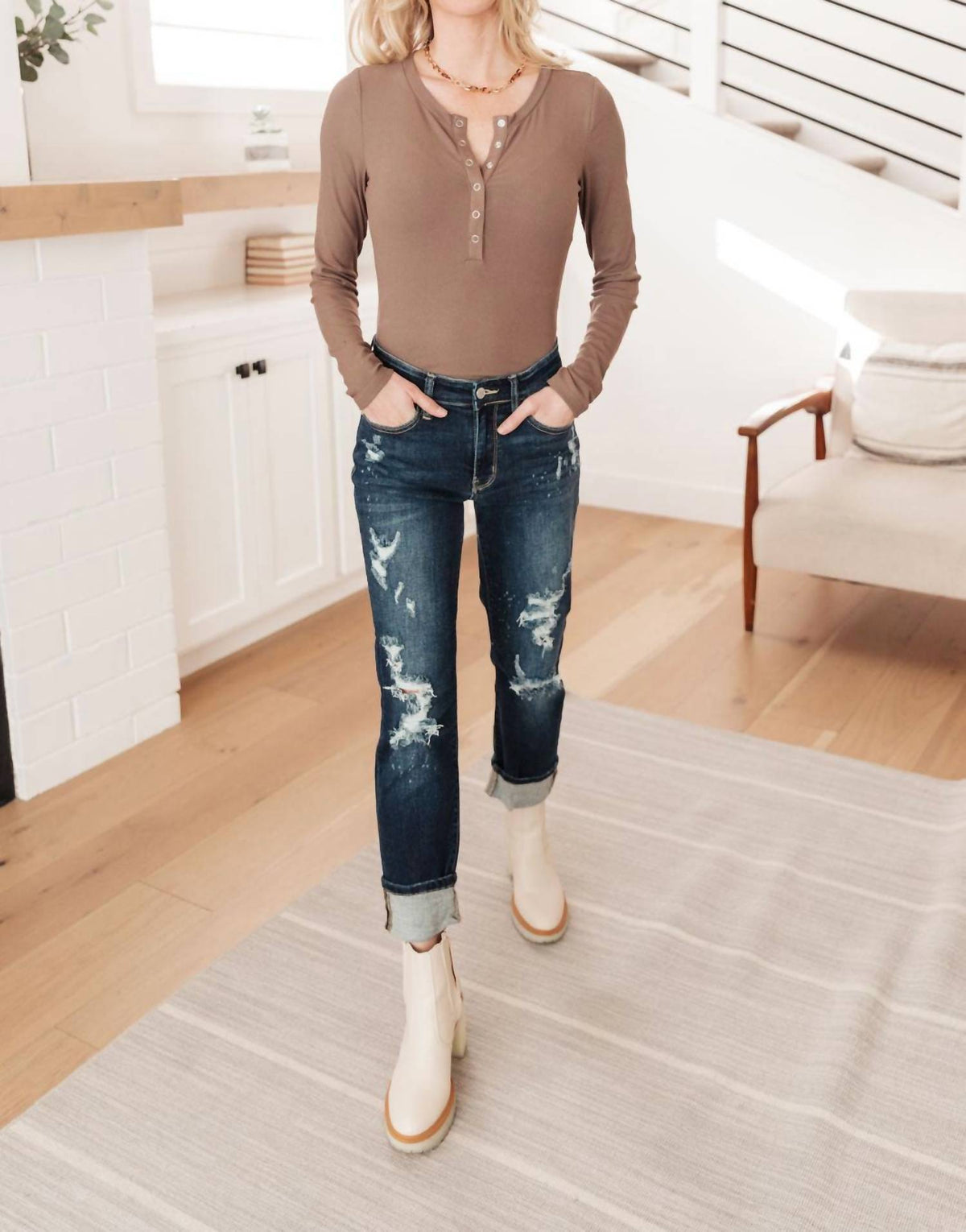 Judy Blue - Mid Rise Bleach Splash Distressed Boyfriend Jeans