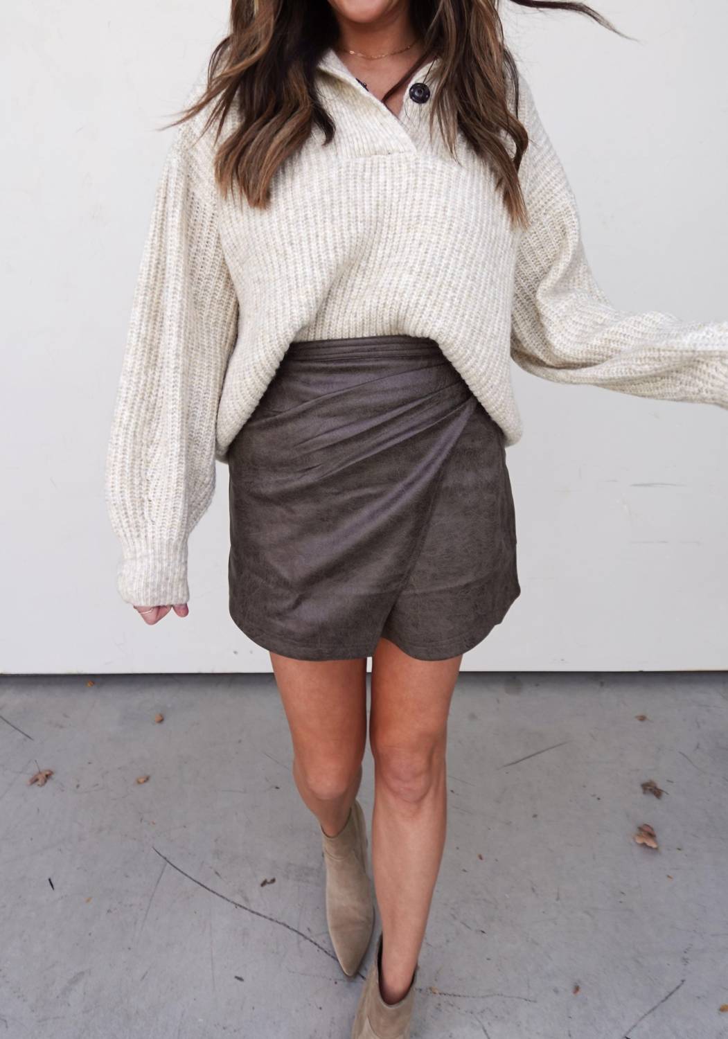 Aemi + Co - V-neck Sweater With Collar