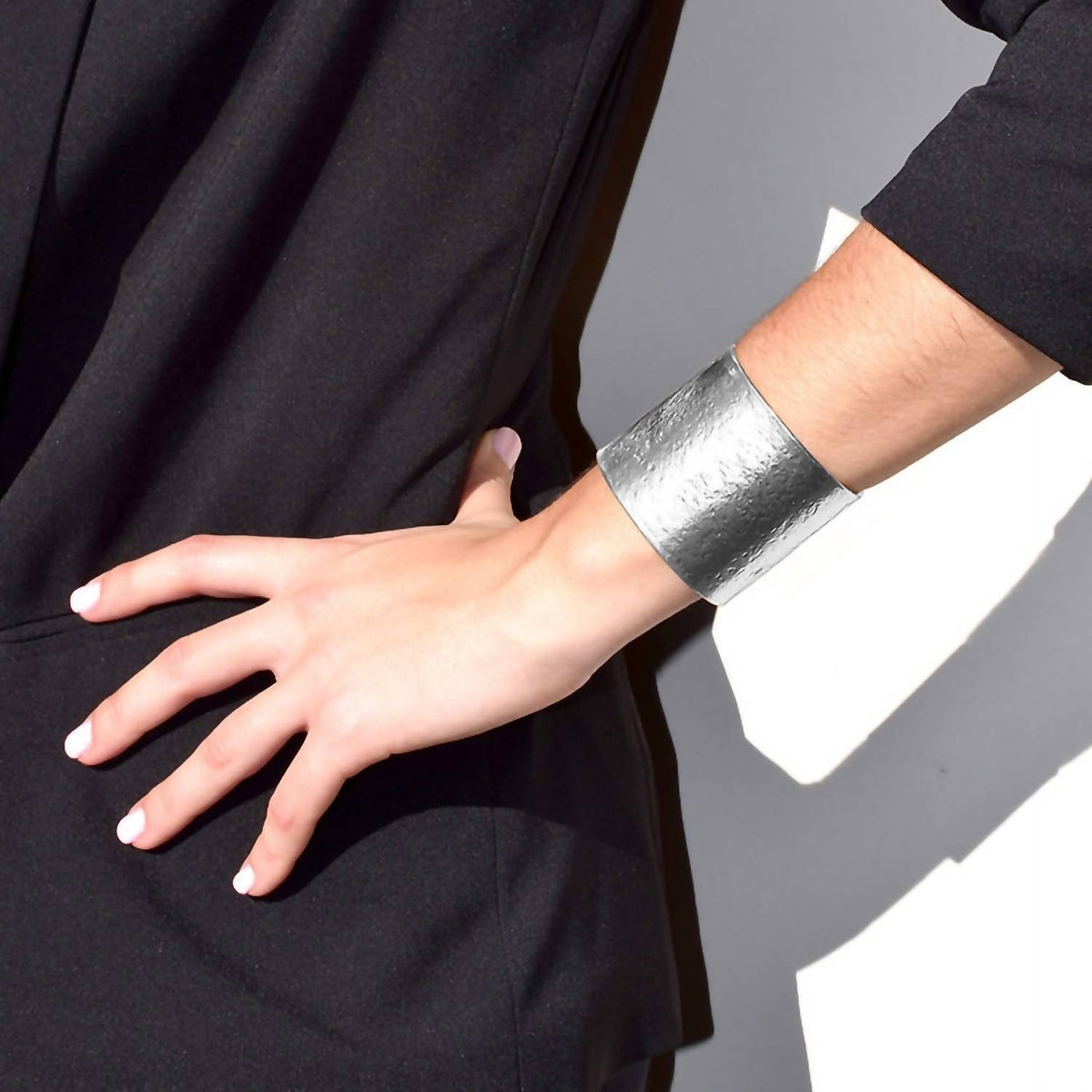 Avenue Chic - Women's Zoe Cuff